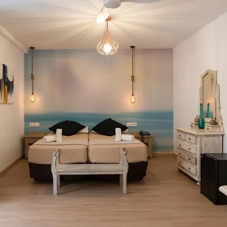 Alquimia 3* كاديز