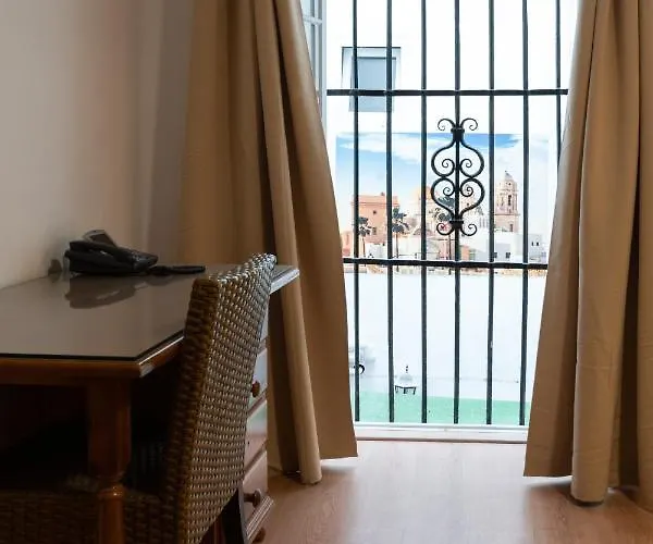 Hotel Alquimia Cadiz Кадис